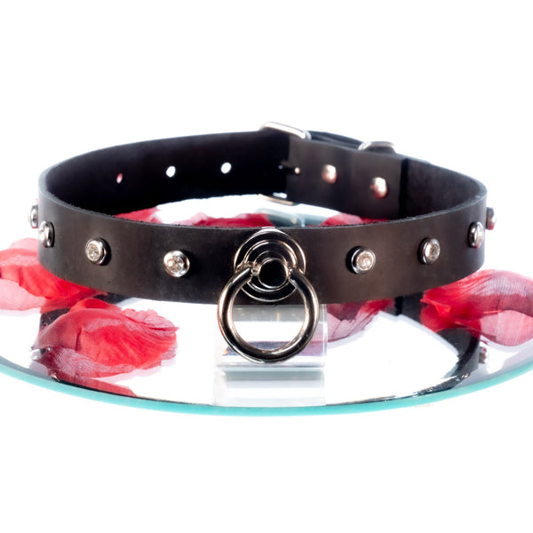 SiaLinda: Halsband echtes Leder schwarz mit transparenten 8 Straß - Kristallen und großem O-Ring 20mm, Geschenkverpackung - SiaLinda.com